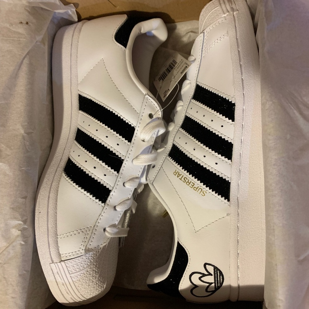 Adidas Superstar size 7